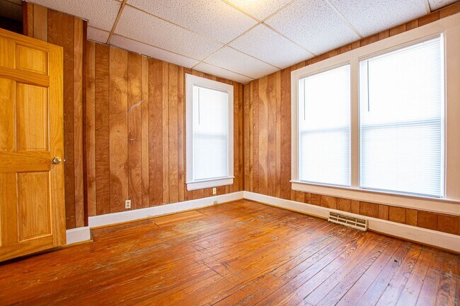 Building Photo - 207 S 17th St