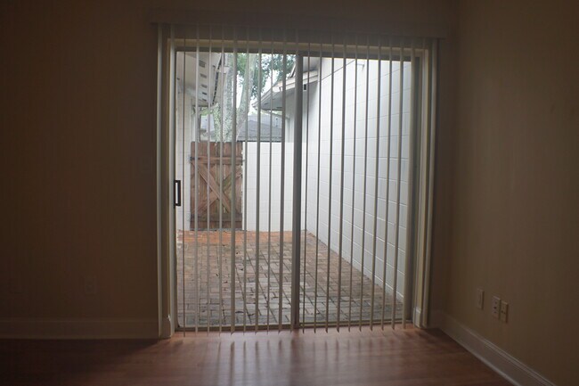 Building Photo - 6158 Sandcrest Cir