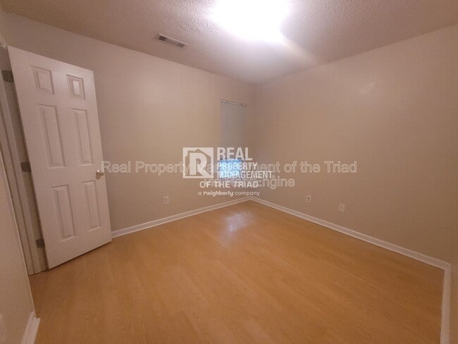 Building Photo - 153 Westmont Dr