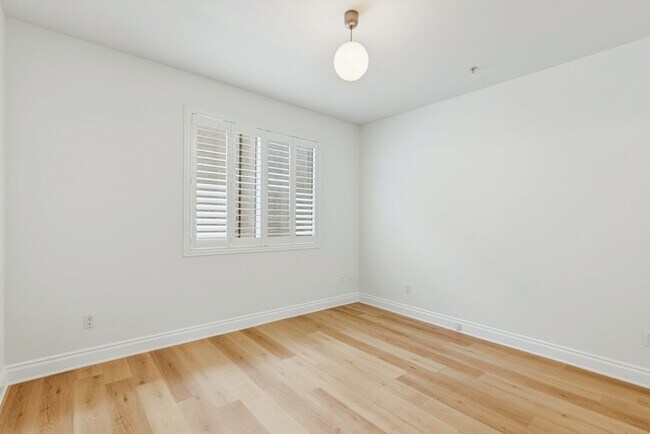 Building Photo - Massive Three Bedroom Two Bath Condo Available now!