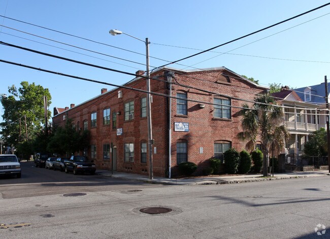 Building Photo - 76 Nassau St