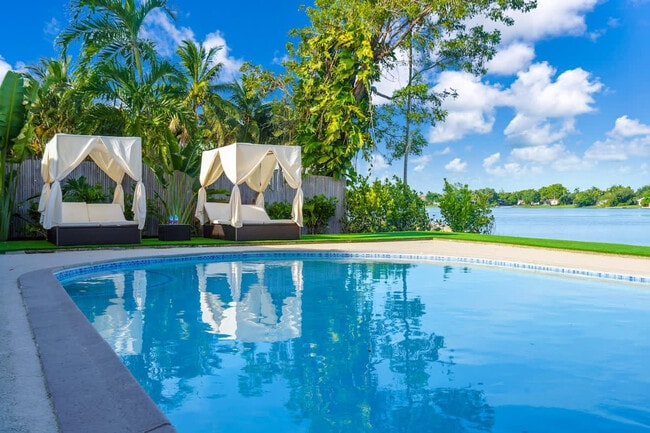 Building Photo - 18735 NE 18th Ave