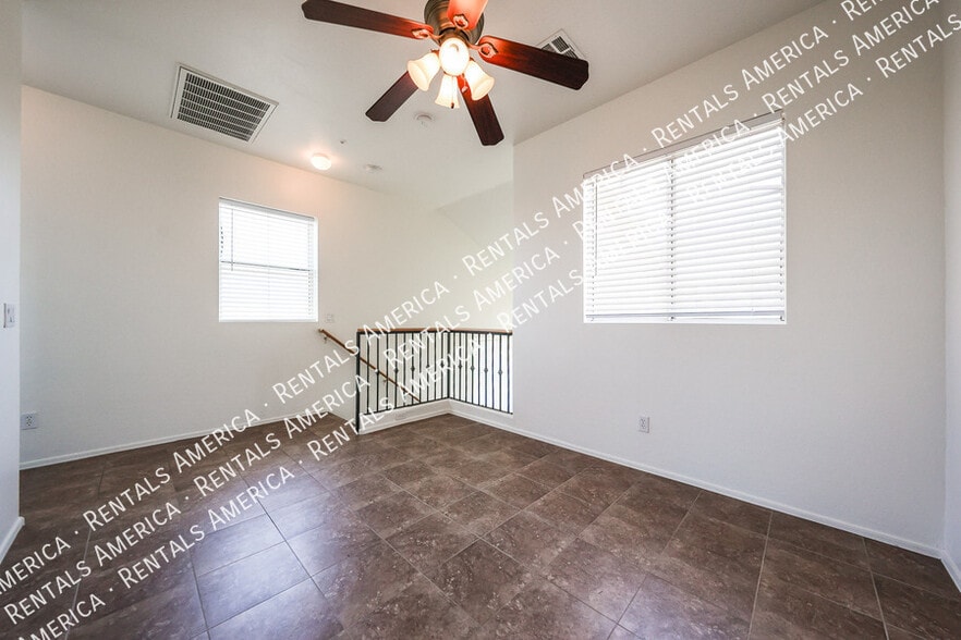 Building Photo - 747 N Port Dr