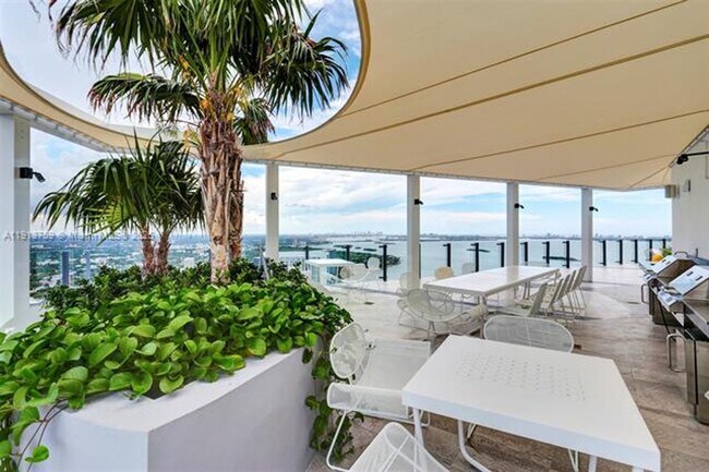 Building Photo - 501 NE 31st St