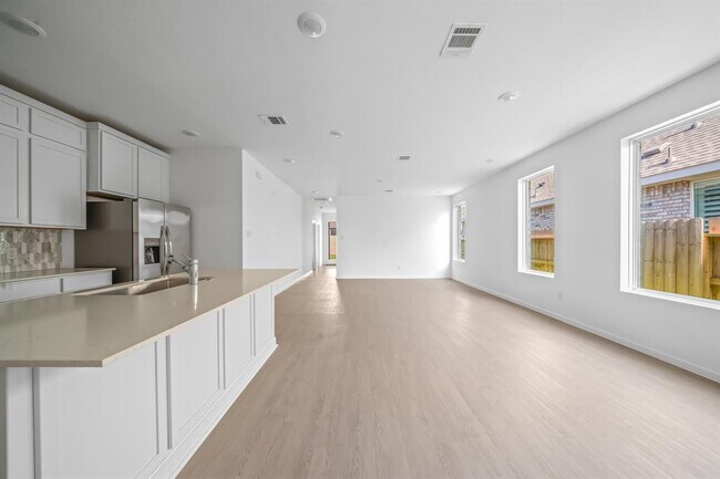 Building Photo - 6410 Laguna Terra Dr