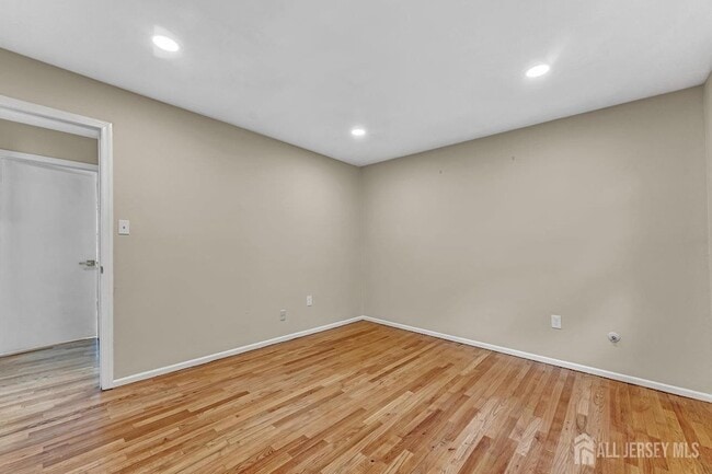 Building Photo - 5 Pelmont Pl