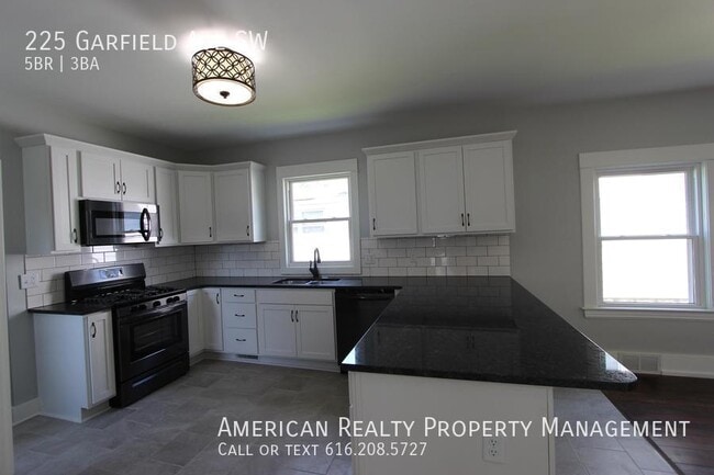 Building Photo - 225 Garfield Ave SW