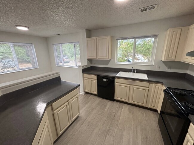 Building Photo - 694 Walden Cir