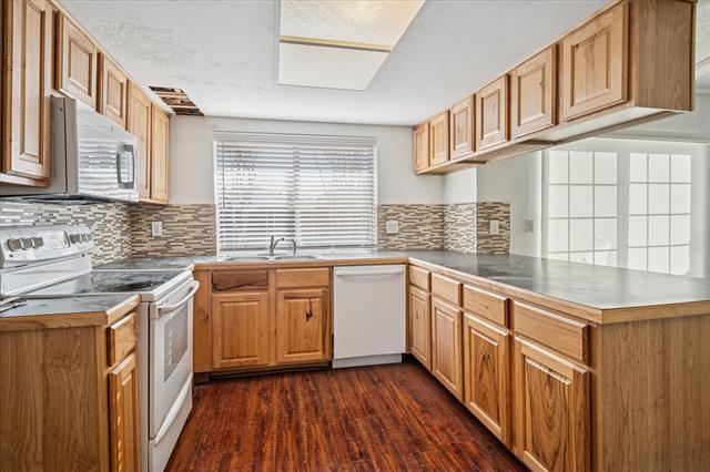 Building Photo - 2804 Royal Oaks Dr