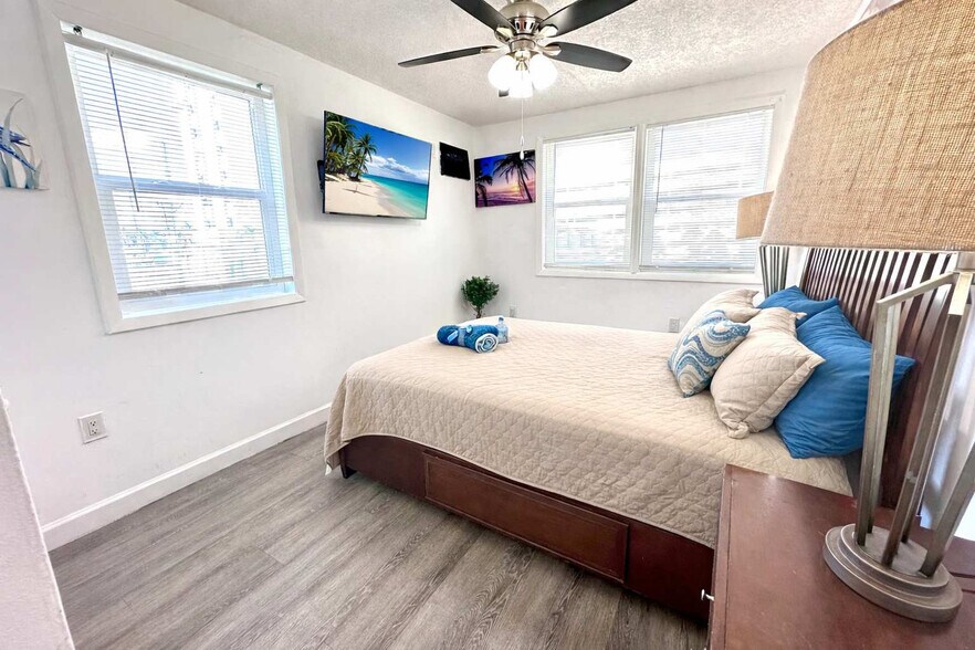 Building Photo - 324 Van Buren St