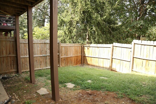 Building Photo - 3 Bedroom Townhouse in Minor Hill