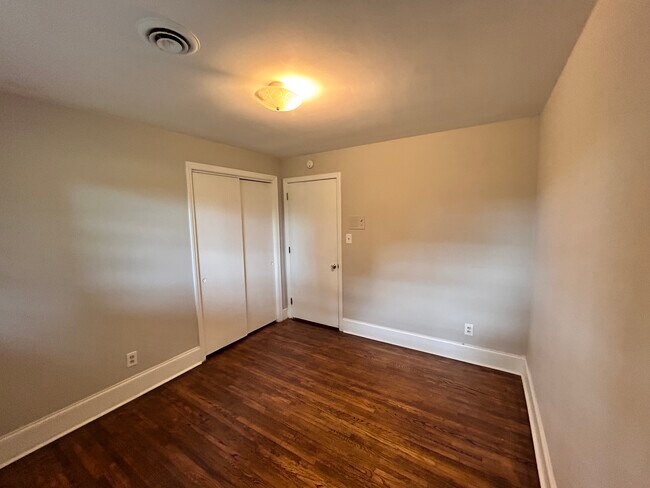 Building Photo - 1600 Plumcrest Dr