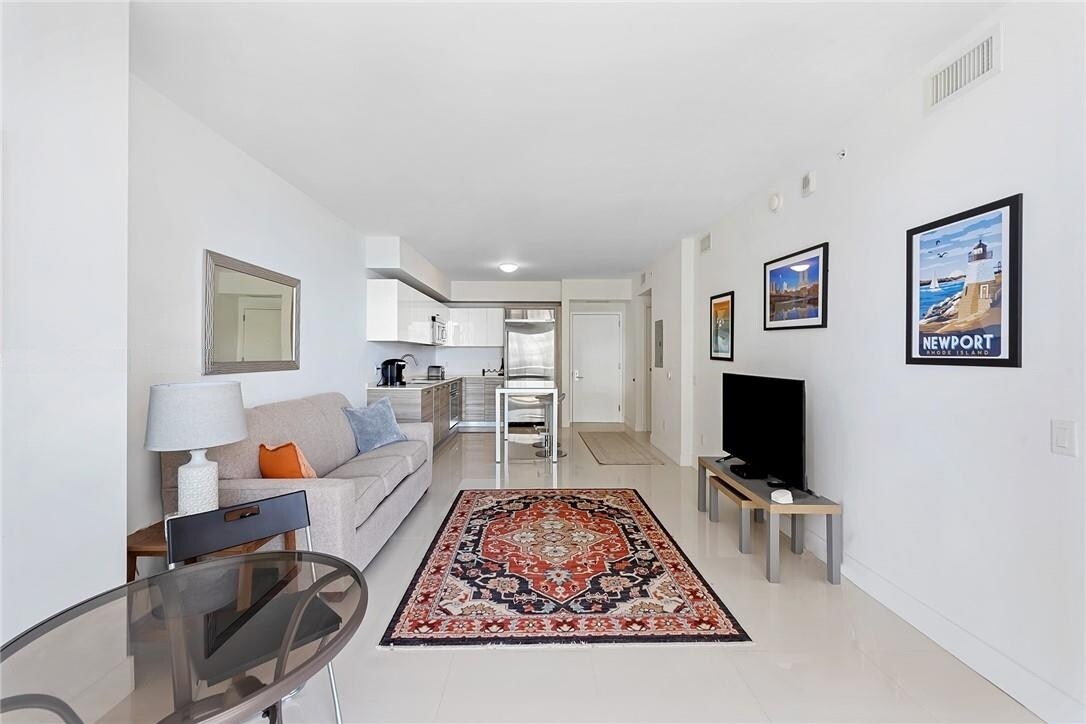 Building Photo - 1300 Brickell Bay Dr