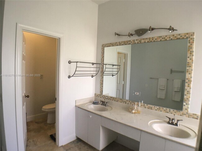 Building Photo - 1138 Croton Ct