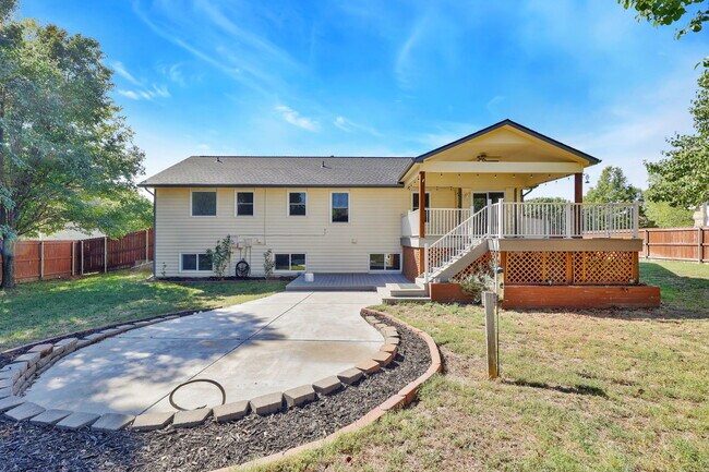 Building Photo - 1260 S Ridgehurst Cir