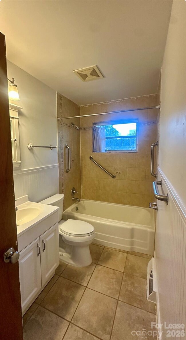 Building Photo - 4520 Holbrook Dr