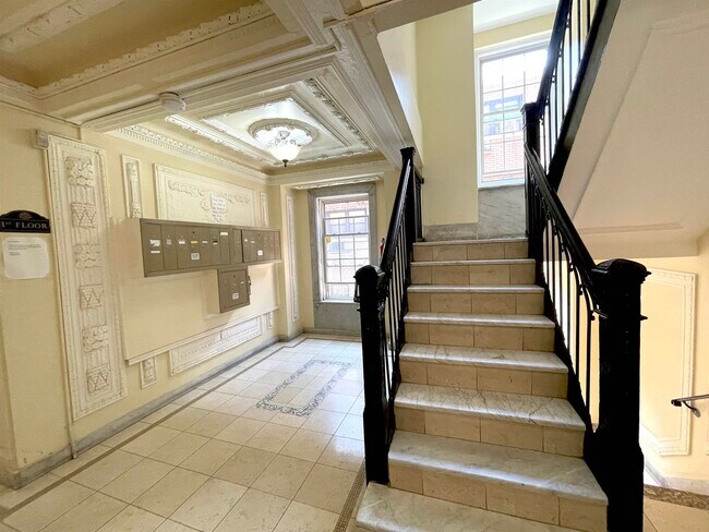 Building Photo - 2677 John F. Kennedy Blvd