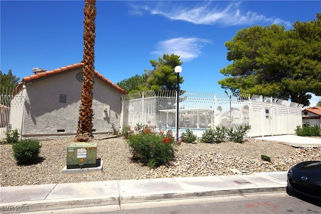 Building Photo - 672 Paulson Dr