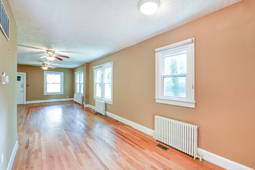Building Photo - 1204 N Utah St