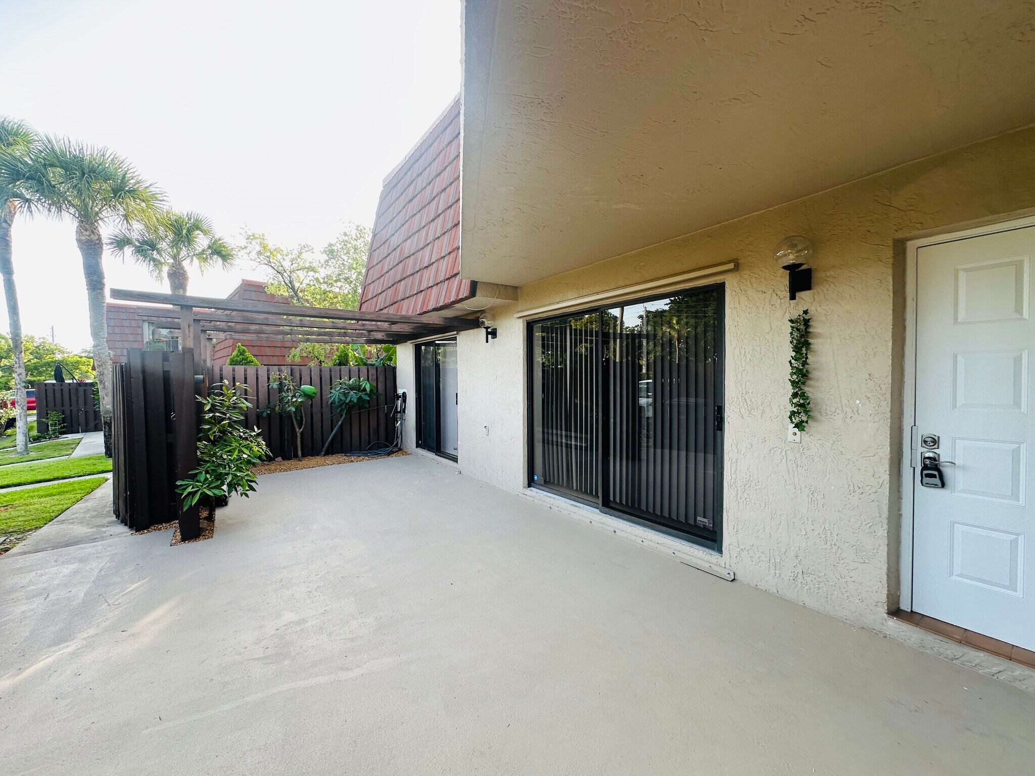 Building Photo - 8559 Boca Rio Dr