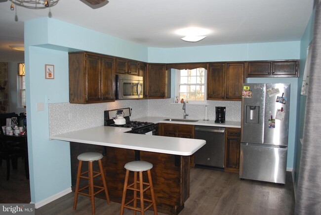 Building Photo - 290 Lawndale Ave