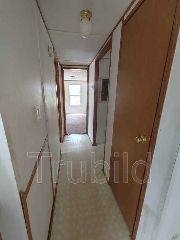 Building Photo - 932 Country Club Dr