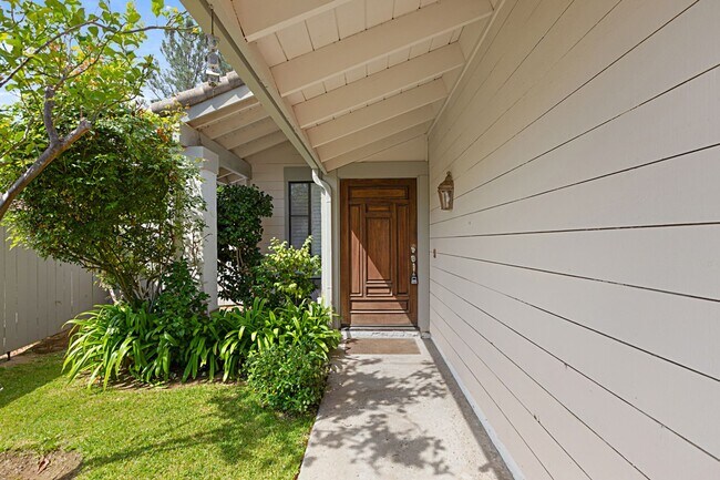 Building Photo - Beautiful Four Bedroom Two Story Home - UT...