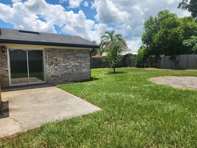 Building Photo - **Discover Your Dream Home: Spacious 4-Bed...