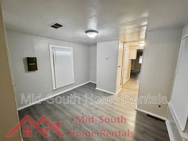 Building Photo - 1536 Brookins St