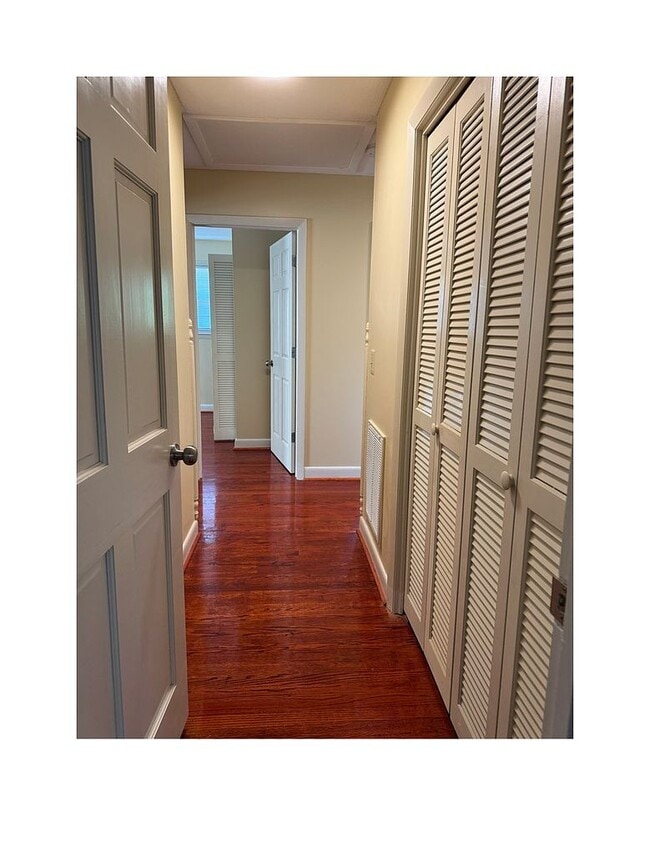 Building Photo - 157 Innsbrook Dr