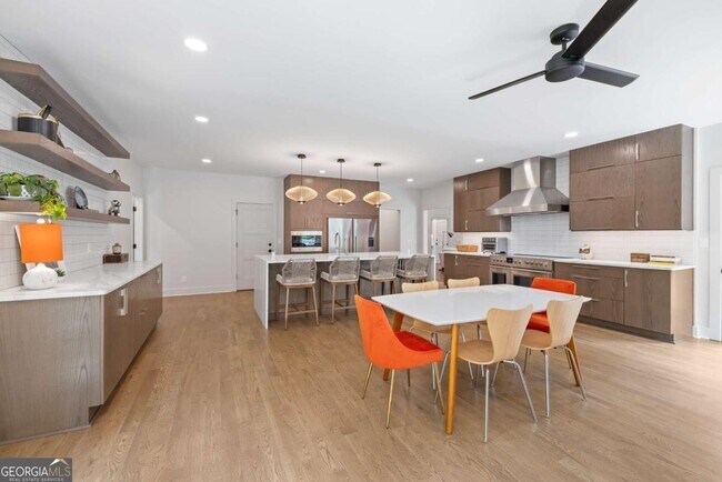 Building Photo - 9950 Farmbrook Ln