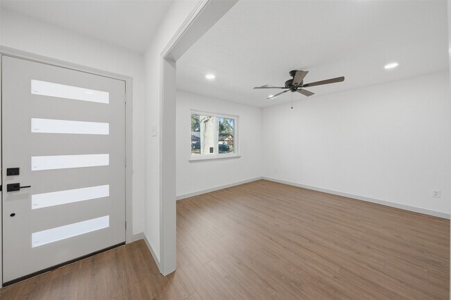 Building Photo - 5002 Cedar Creek Dr