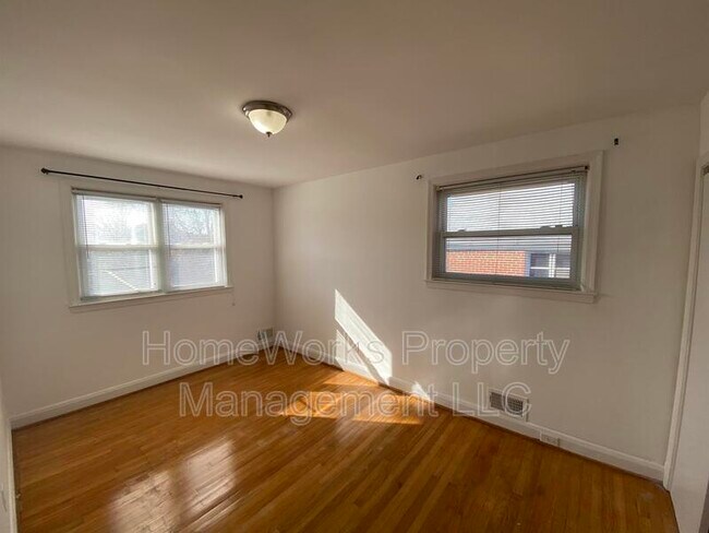 Building Photo - 1127 Deanwood Rd