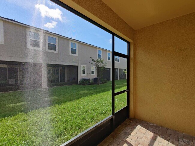 Building Photo - Beautiful 3-Bedroom Townhome in Gated Avea Pointe