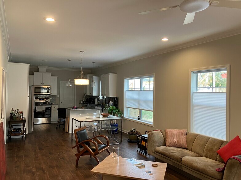 Building Photo - 407 6th St