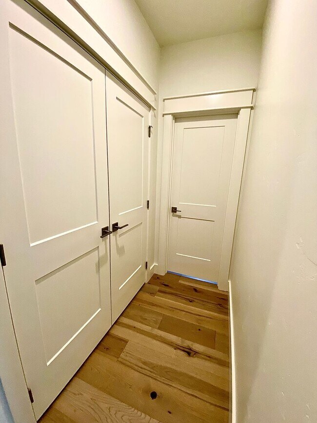 Building Photo - Beautiful Custom 6 Bedroom (2 Primary Bedrooms!) +Office located in NW Meridian