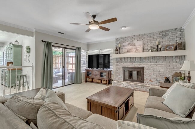 Building Photo - 1856 Ridgeview Dr
