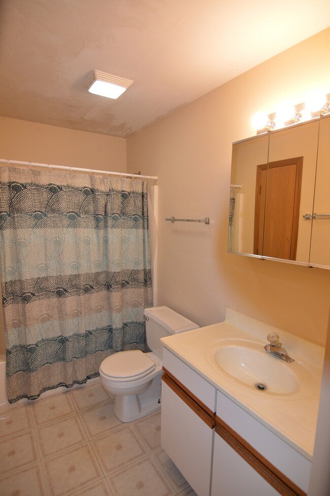 Building Photo - 4408 W Shamrock Ln