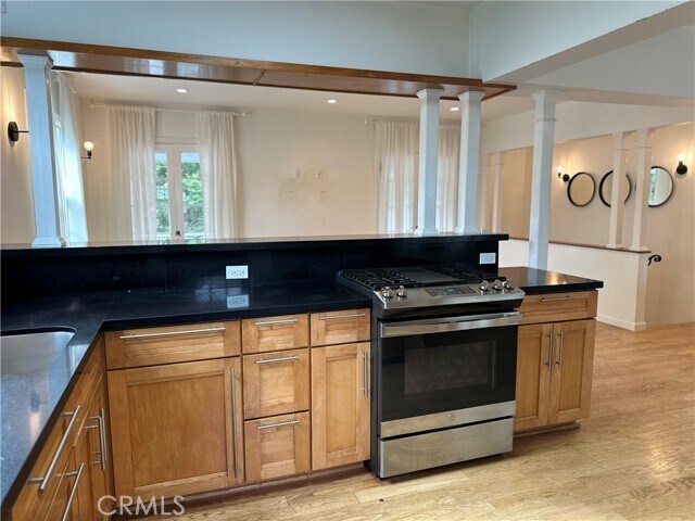 Building Photo - 908 Parkman Ave