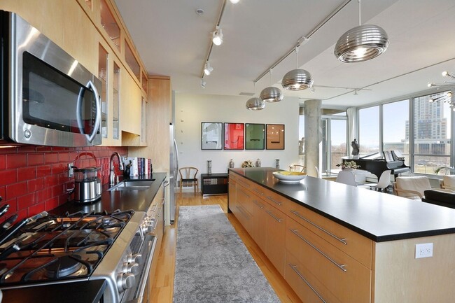 Building Photo - 901 S 2nd St