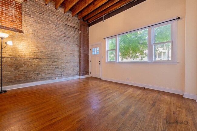 Building Photo - 2955 N Spaulding Ave