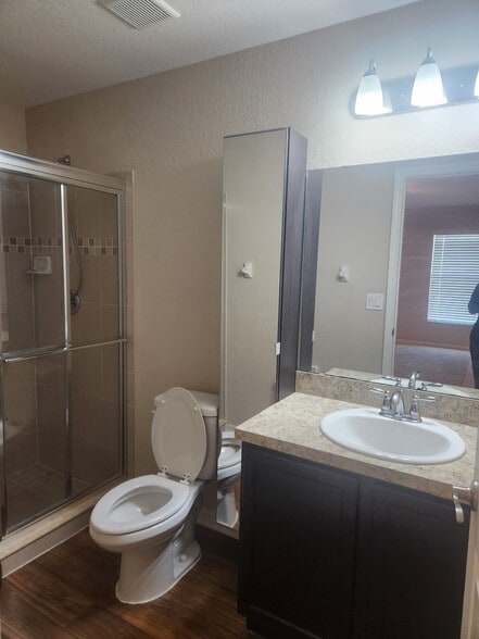 Building Photo - 750 Greenshank Dr