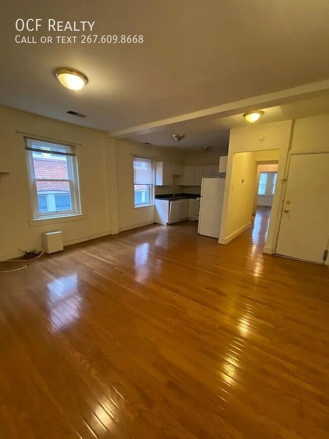 Building Photo - 316 S 43rd St