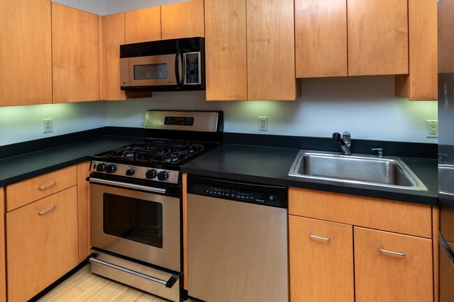 Building Photo - 36 Moore St