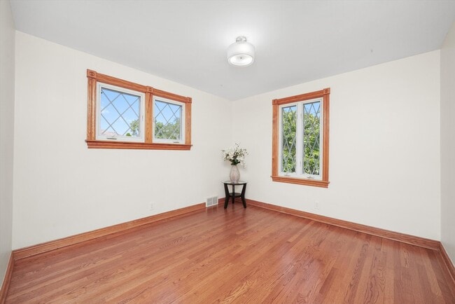 Building Photo - 1412 Balmoral Ave