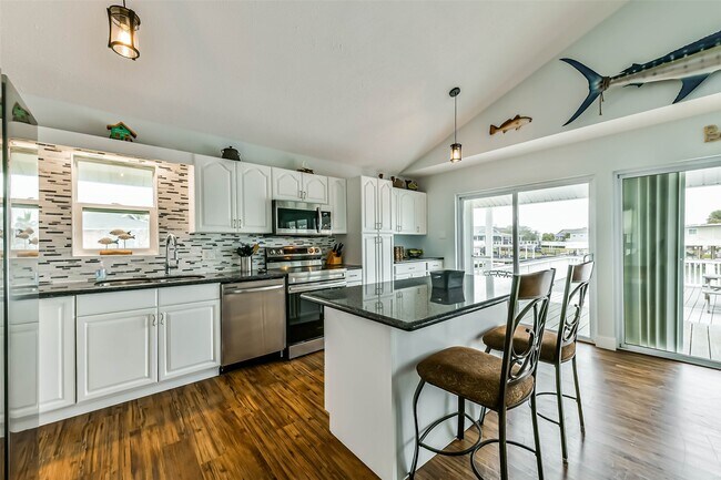 Building Photo - 16542 E Bayside Way