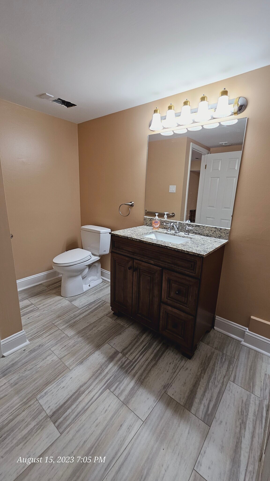 Building Photo - 451 Redbud Ct