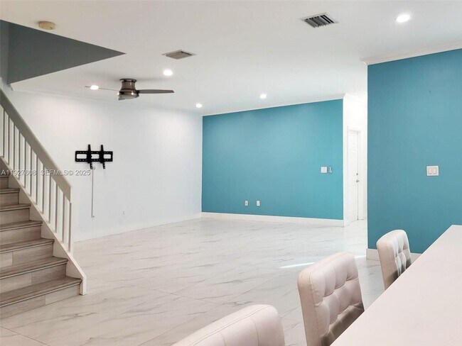 Building Photo - 1125 Cliffrose St