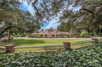 Building Photo - 1004 Singing Wood Dr