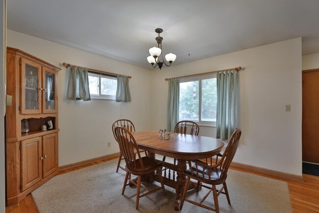 Building Photo - 714 Island Ct